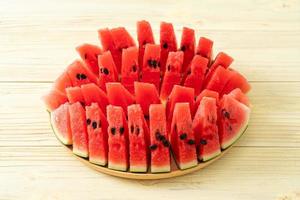 färsk vattenmelon skivad på plattan