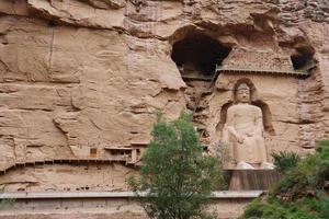 gammal kinesisk buddhastaty vid bingling grottempel i Lanzhou Kina foto