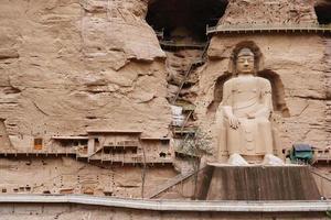 gammal kinesisk buddhastaty vid bingling grottempel i Lanzhou Kina foto