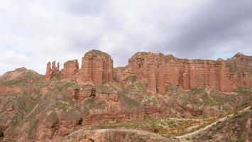 Binggou Danxia naturskönt område i Sunan Zhangye Gansu -provinsen, Kina. foto