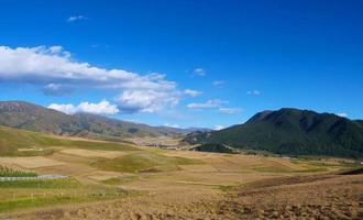 det natursköna qilianska bergsområdet Mount Drow i Qinghai Kina. foto