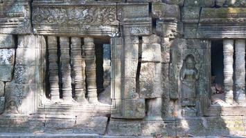 sten carving vid ta prohm tempel, siem skörd kambodja. foto