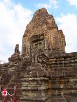 sten sten torn vid antika buddhistiska khmer ruin av pre rup, siem skörd foto