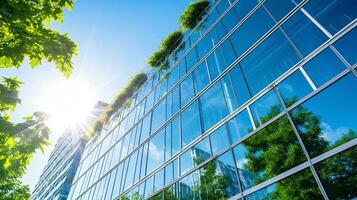 miljövänlig byggnad i de modern stad. hållbar glas kontor byggnad med träd för minska kol dioxid. kontor byggnad med grön miljö. företags- byggnad minska co2. generativ ai. foto