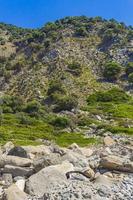 naturliga grova landskap på Kos Island Grekland berg klippor stenar. foto