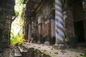 baisrshi zamindar bari eller rajendra babur haveli är en gammal historisk zamindar hus i faridpur- bangladesh foto