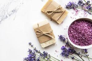 naturlig ekologisk spa -kosmetik med lavendel. foto