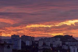 vacker soluppgång över stadslandskapet. vladivostok foto