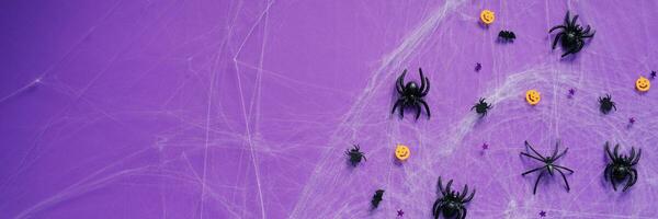 Lycklig halloween baner mockup, pumpor, fladdermöss och spindlar på lila bakgrund foto