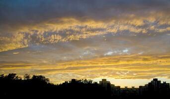 brand tycka om stormig himmel foto