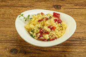 vegetarisk uisine - couscous med grönsaker foto