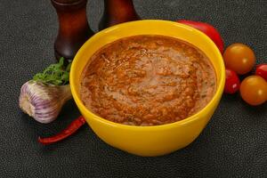 berömd spansk gazpacho tomatsoppa foto
