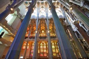 inuti sagrada familia, spanien foto