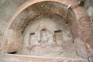 interiör i byggnaden av den antika staden pompei italien foto