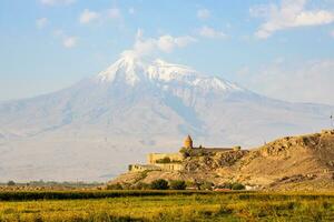 montera ararat och khor virap kloster i armenia foto