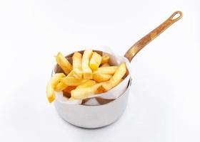 pommes frites i silver hink på bakgrunden foto