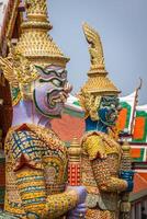 demon väktare wat phra kaew stor palats bangkok foto