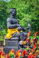 kyckling staty på wat yai chai mong kol tempel i ayuttaya foto