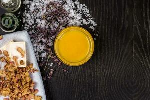 spa kosmetika med honung och lavendel- foto