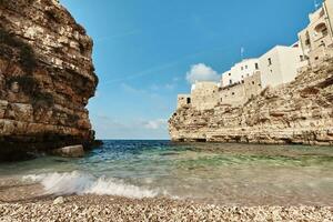 skön landskap av polignano en sto, stad i de provins av bari, puglia. foto