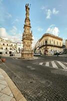 underbar arkitektur av de gammal stad ostuni, bari, Italien. foto