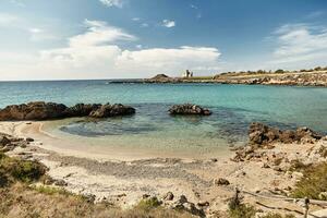 hisnande naturlig landskap och havet av Puglia, Italien. foto