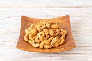 cashewnötter i träskål