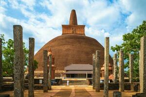 abhayagiri dagoba i anuradhapura, en större stad belägen i norr central enkel av sri lanka foto