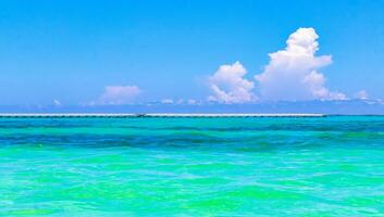 tropisk karibiska strand klar turkos vatten playa del carmen Mexiko. foto