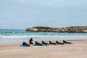 surfa skolor i baleal ö, portugal foto