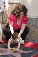 marissa jaret winokur son zev delta de hollywood promenad av berömmelse ceremoni för marlee matlin på hollywood boulevard i los angeles ca på Maj 6 foto