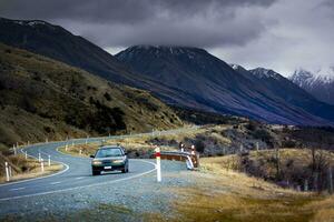 asfalt motorväg i aoraki-mt.kock nationell parkera sydland ny zealand foto