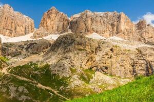 panorama av sella berg räckvidd från sella passera, dolomiterna, Italien foto