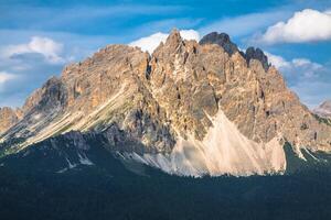 nationalparkpanorama och dolomitiberg i cortina d'ampezzo, norra Italien foto