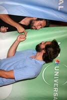 joshua gomez zach levi anländer på de nbc tca fest på de langham Huntington hotell spa i pasadena ca på augusti 5 2009 foto