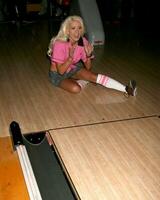järnek madison på de bowling för bröst händelse på tur- strejk bowling lanes på hollywood högland i los angeles ca oktober 13 2008 foto