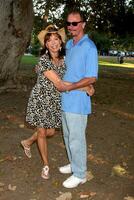 los angeles, okt 2 - lesley-anne ner, don fauntleroy på de ljus de natt promenad till fördel de leukemi och lymfom samhälle på griffith parkera på oktober 2, 2010 i los angeles, ca foto