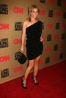 los angeles dec 16 cheryl hines ankommer på cnns larry kung leva slutlig utsända fest på spago på december 16 2010 i beverly kullar ca foto