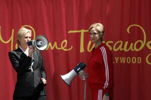 los angeles augusti 4 Jane lyncha på de ceremoni för Jane lyncha efter varelse förevigad i vax på madame tussauds hollywood på madame tussauds hollywood på augusti 4 2010 i los angeles ca foto