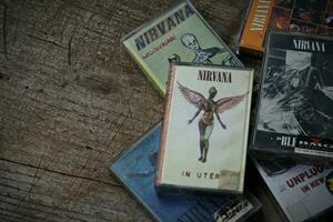 Amerika, Washington stat - september 08 2023 nirvana kassett tejp på trä- golv, nirvana band, kurt cobain, nirvana sånger, i uthro foto