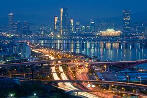 seoul stadsbild i skymning, söder korea. foto