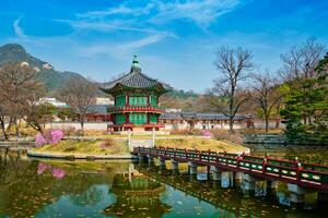 hyangwonjeong paviljong, Gyeongbokgung palats, seoul, söder korea foto