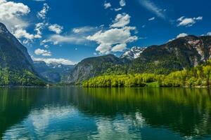 hallstatter ser berg sjö i österrike foto