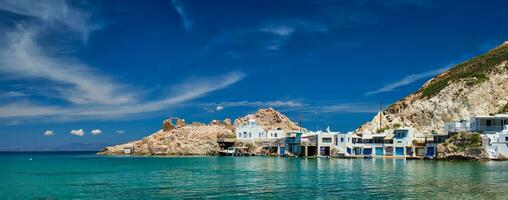 de strand av firapotamos i milos, grekland foto