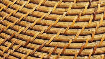 abstrakt textur av en korg- korg tillverkad av bambu för bakgrund foto