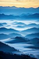 ai genererad skön landskap av bergen i dimmig morgon.skönhet i natur. foto