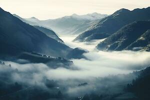 ai genererad skön landskap av bergen i dimmig morgon. skönhet i natur. foto