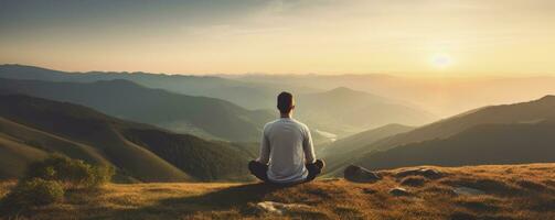 meditation på berg landskap på solnedgång, generativ ai foto