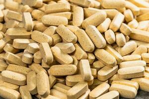 tabletter vitaminer med en källa av näringsämnen för vegetarianer och älskande av friska livsstil foto