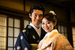 gift japansk par leende Framställ tillsammans i traditionell Kläder kimono och hakama bokeh stil bakgrund foto